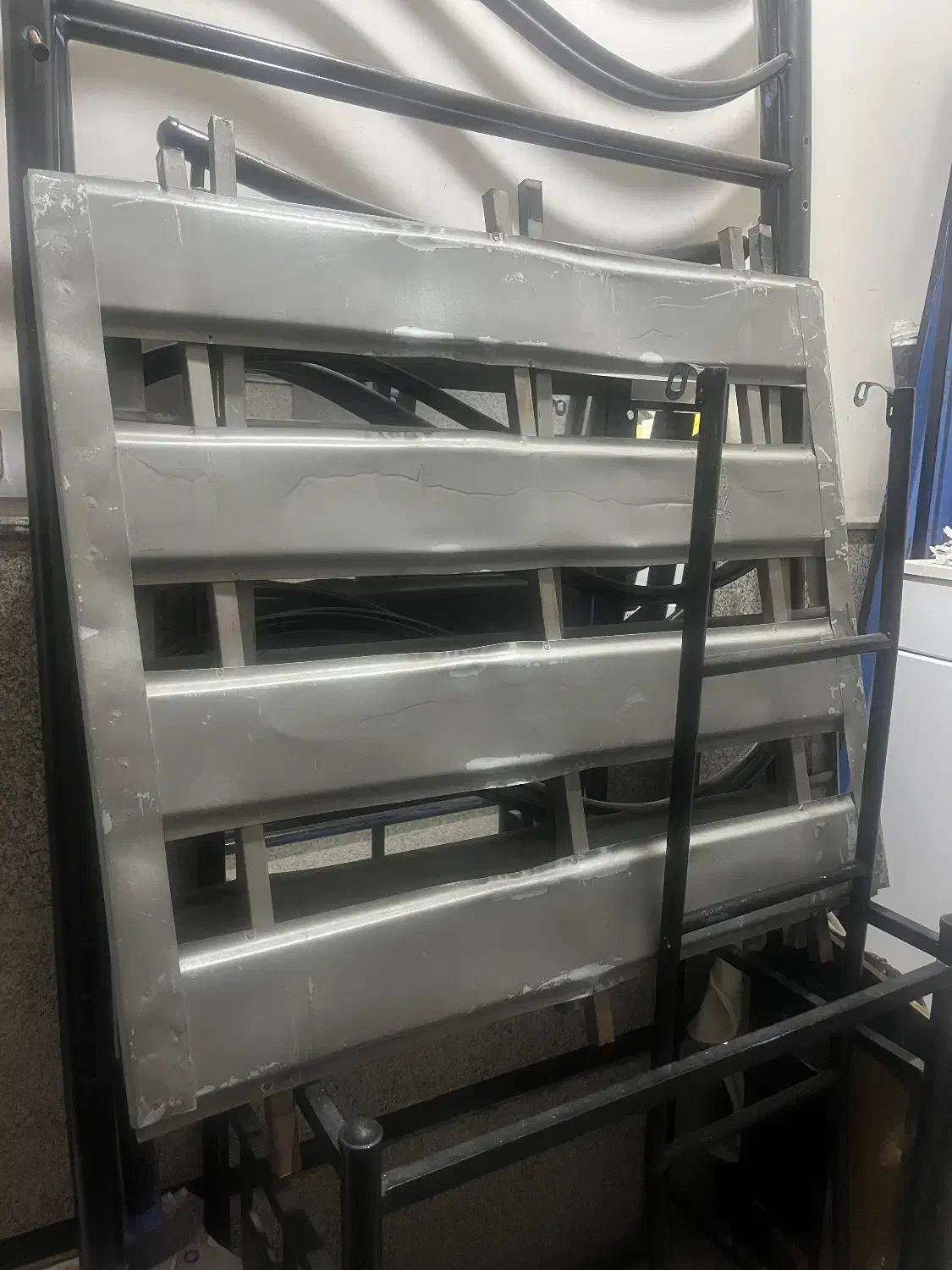 تخت دوطبقه فرفورژه با میز ارایش|تخت و سرویس خواب|تهران, دهم فروردین|دیوار