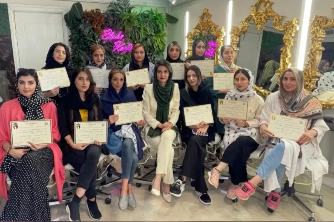 آموزش میکاپ شینیون رنگ و مش کوتاهی مژه ناخن کراتین|خدمات زیبایی و سلامت|تهران, الهیه|دیوار