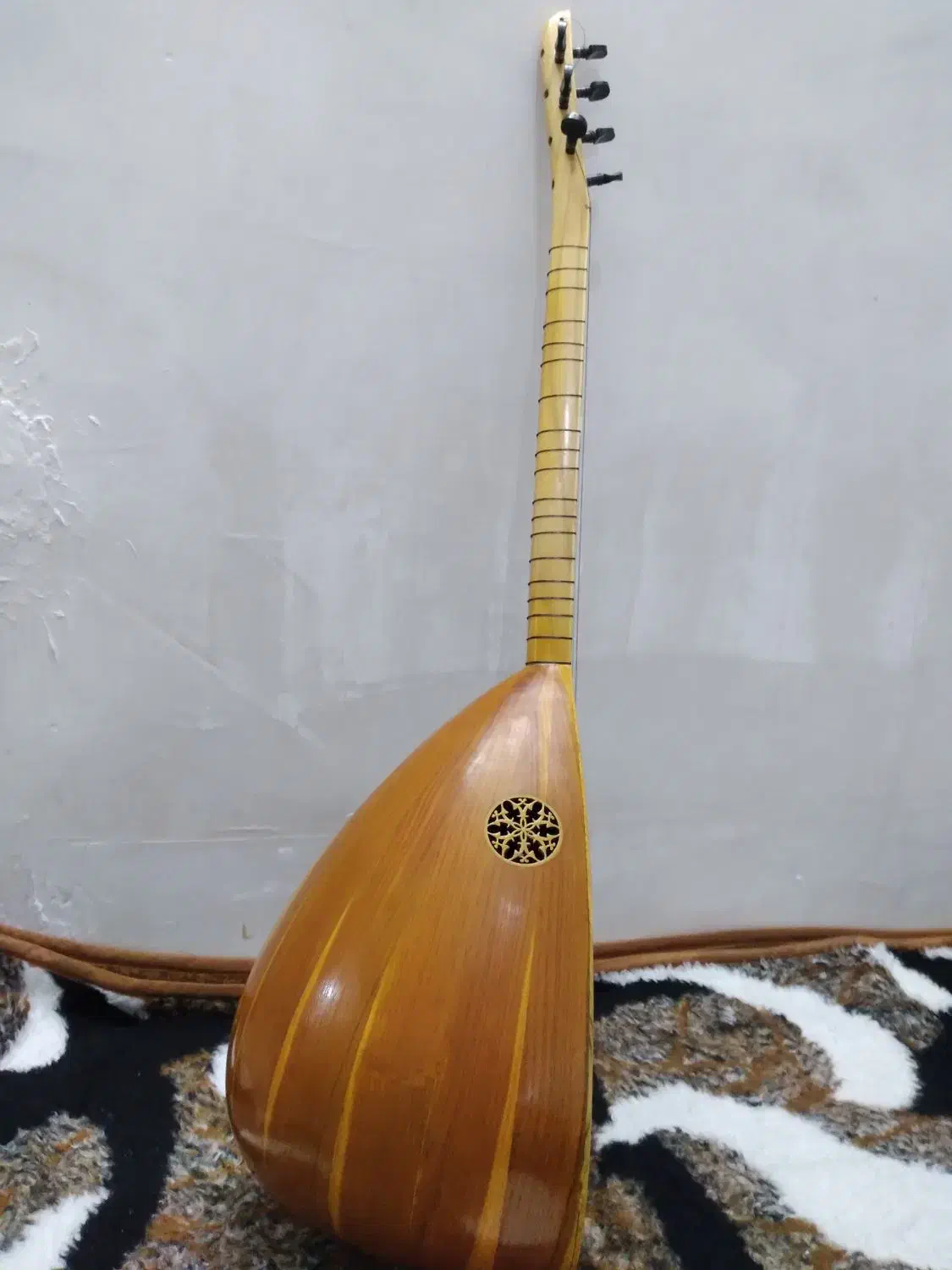 ساز باغلاما|سازهای سنتی|خوی, |دیوار