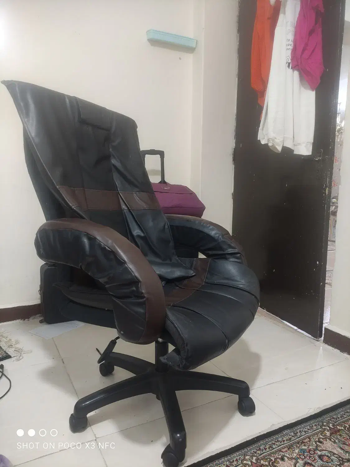 میز کار MDF در حد نو + صندلی مدیریتی گردان|دفتر کار|بندرعباس, |دیوار