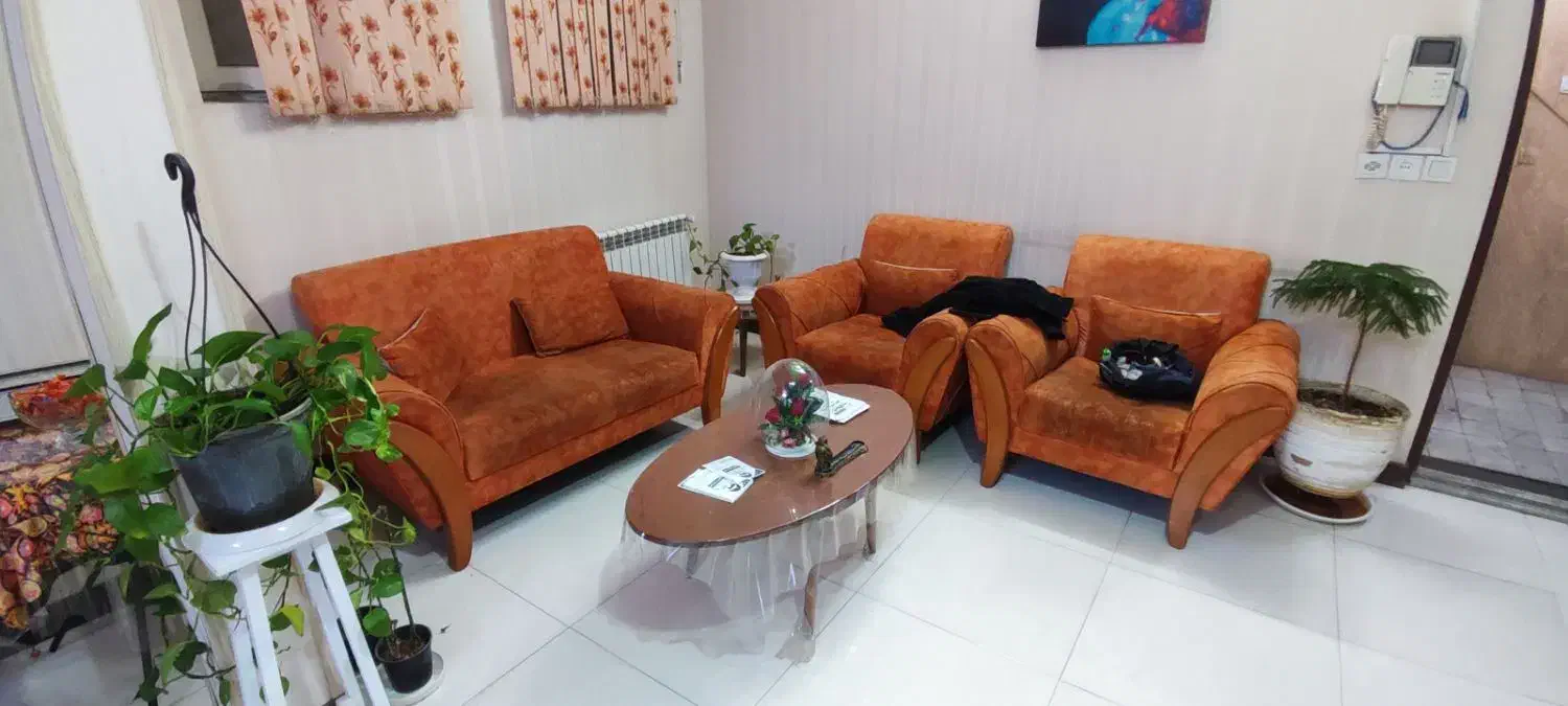 صندلی میکاپ و مبل|آرایشگاه و سالن‌های زیبایی|کاشان, پا نخل|دیوار