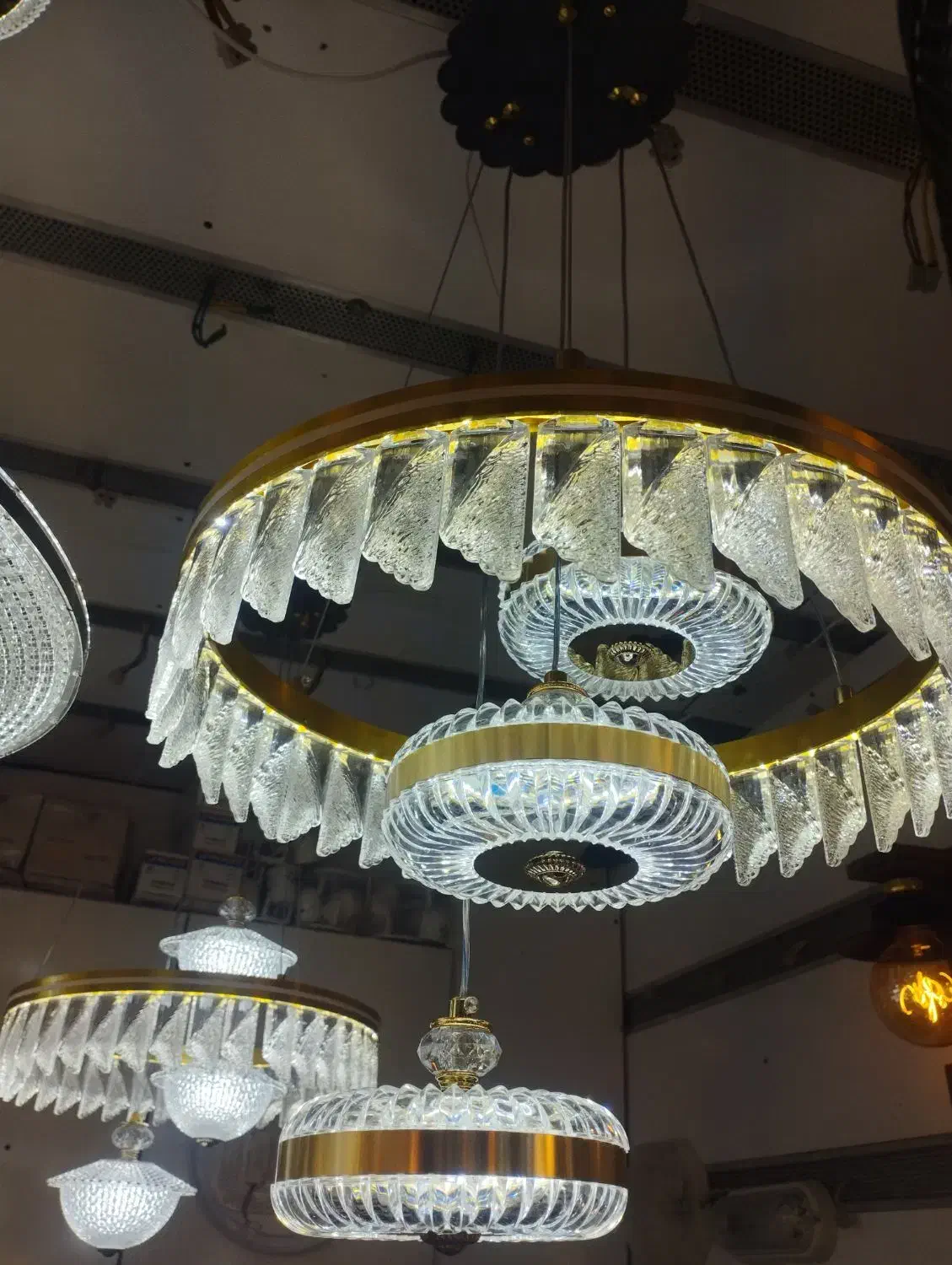 آویز ال ای دی سه حالته|لوستر و چراغ آویز|اصفهان, چرخاب|دیوار