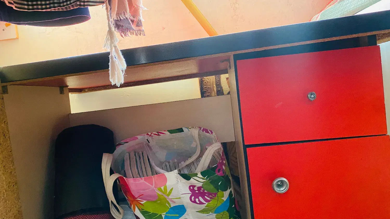 میز|میز و صندلی غذاخوری|فریمان, |دیوار