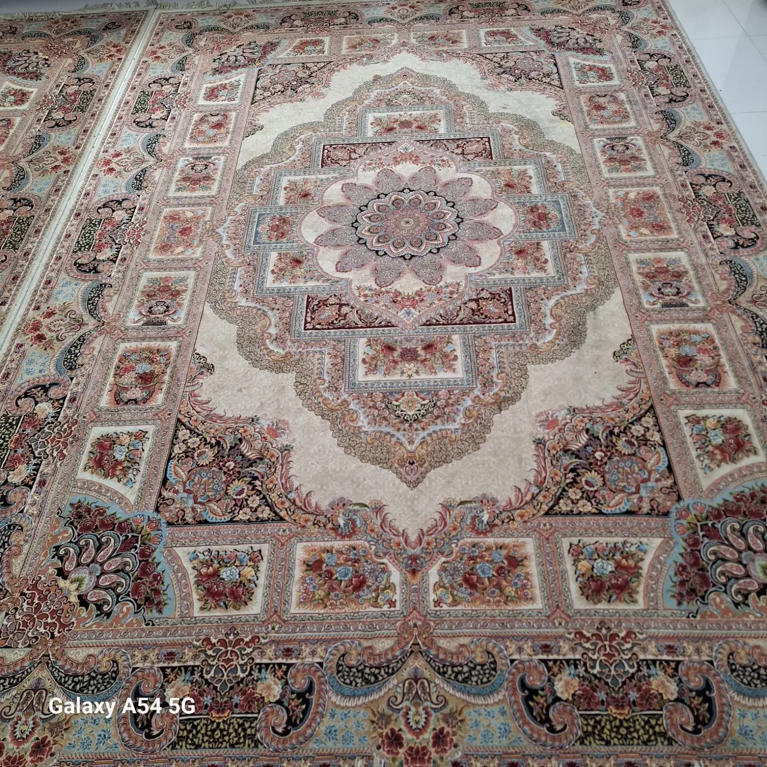 فرش۹متری ۱۲۰۰شانه طرح حوض نقره|فرش|شریفآباد, |دیوار