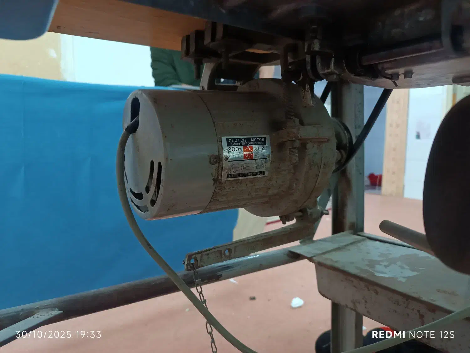 چرخ خیاطی ژانومه|چرخ خیاطی و ریسندگی|یزد, |دیوار