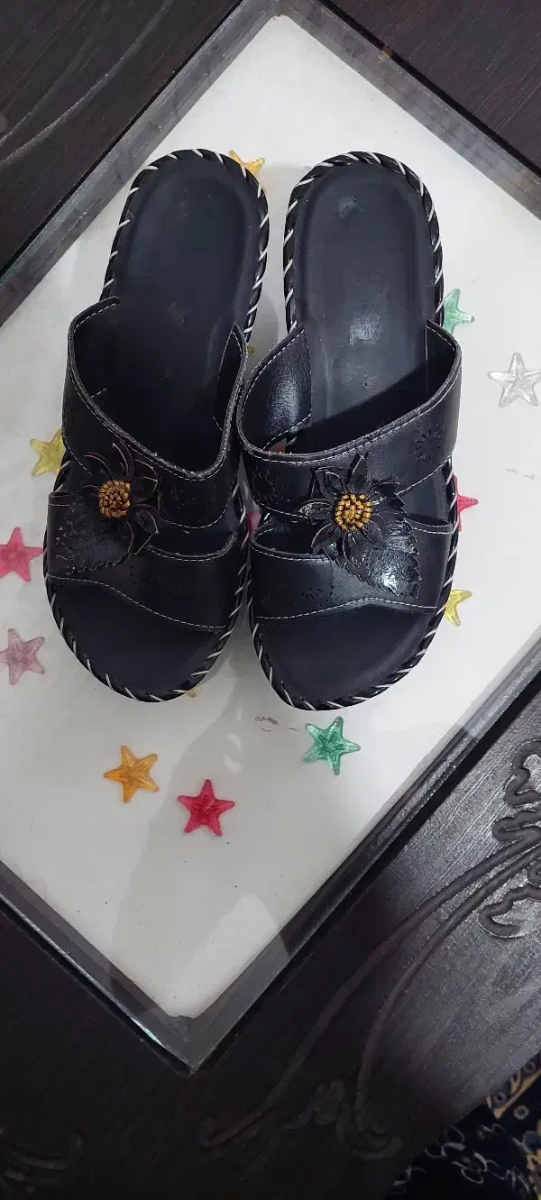 صندل|کیف، کفش، کمربند|تاکستان, |دیوار