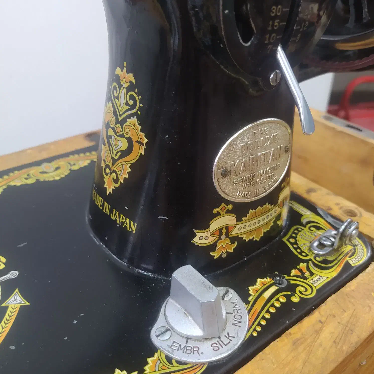 چرخ خیاطی کاپیتان ژاپنی|چرخ خیاطی و ریسندگی|قم, امامزاده ابراهیم|دیوار