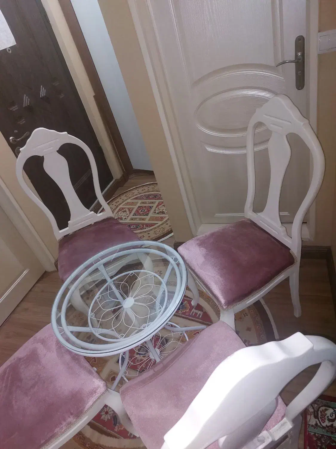 چهار عدد صندلی|میز و صندلی غذاخوری|سهند, |دیوار