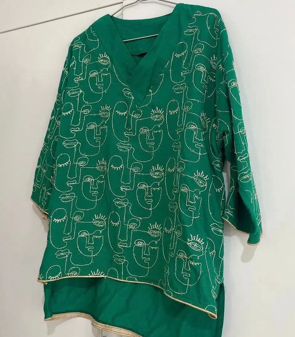 تونیک|لباس|رشت, گلباغ نماز|دیوار