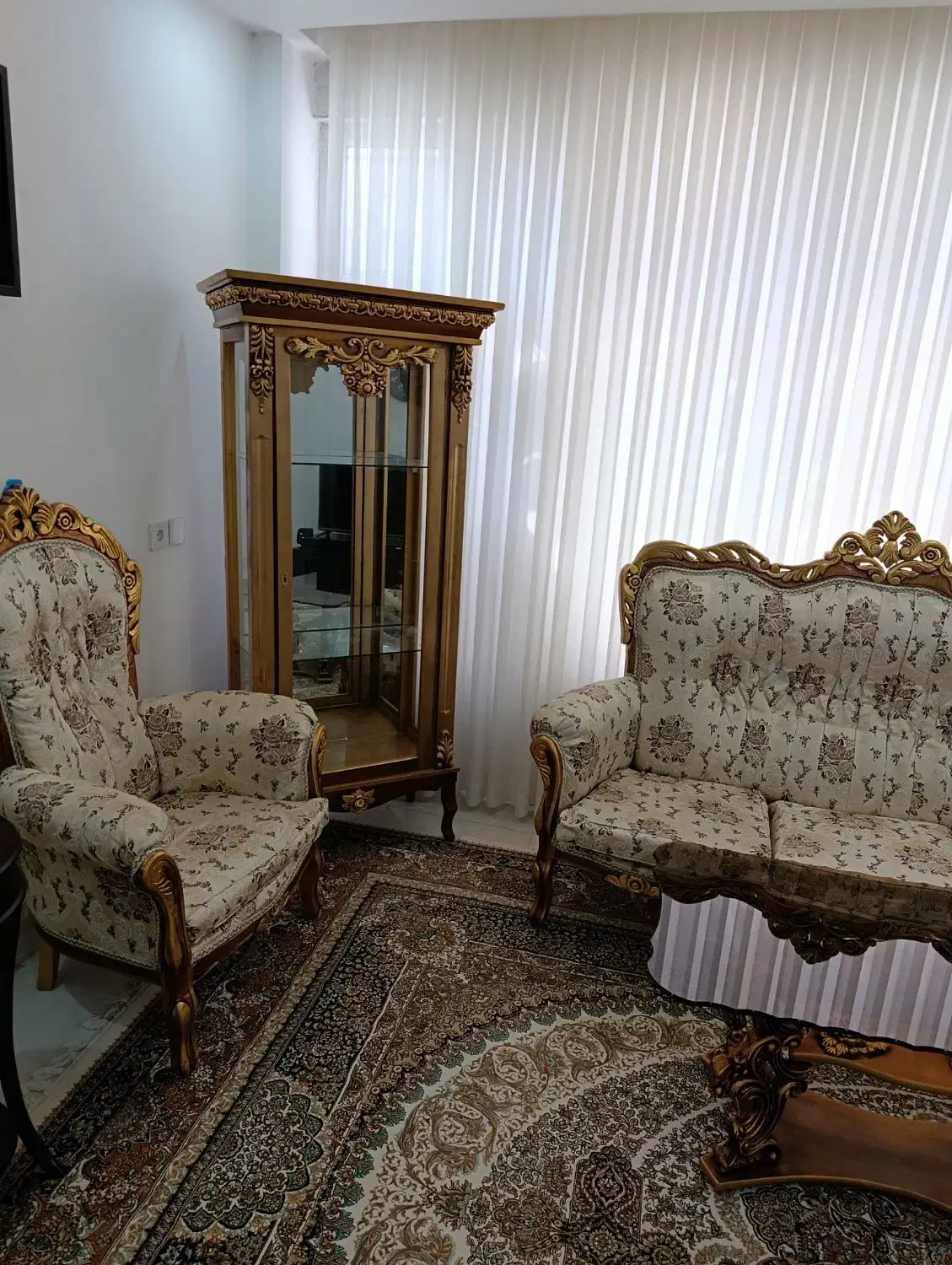 مبل سلطنتی ۷نفره به همراه بوفه|مبلمان خانگی و میز عسلی|دورود, |دیوار