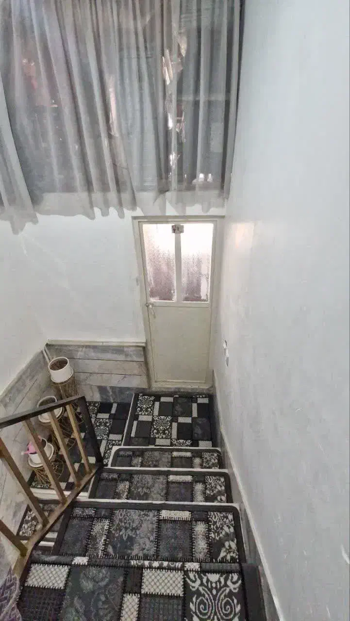 خانه فروشی 3 طبقه در کوچه 4متری|فروش خانه و ویلا|قم, زند آباد|دیوار