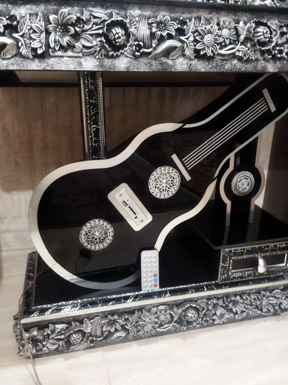 آینه و میزفلش خور|آینه|آستانه اشرفیه, |دیوار