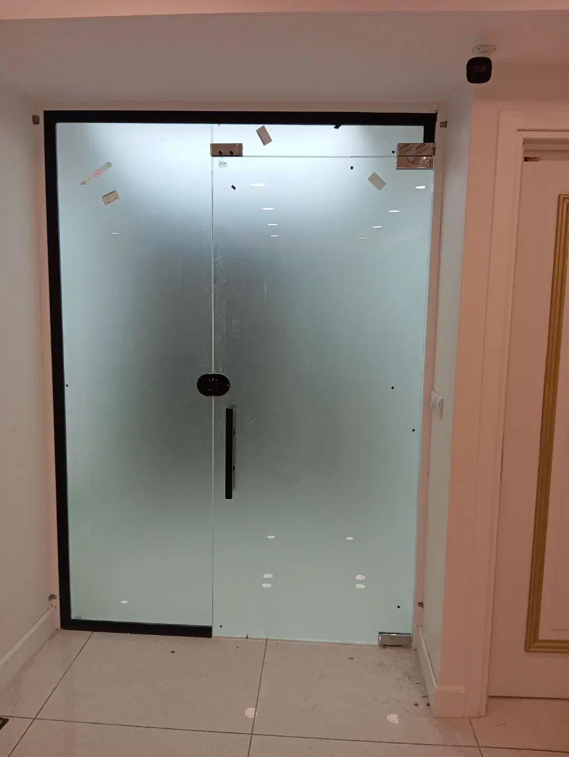 نصب و تعمیر انواع شیشه های سکوریت|خدمات پیشه و مهارت|تبریز, |دیوار