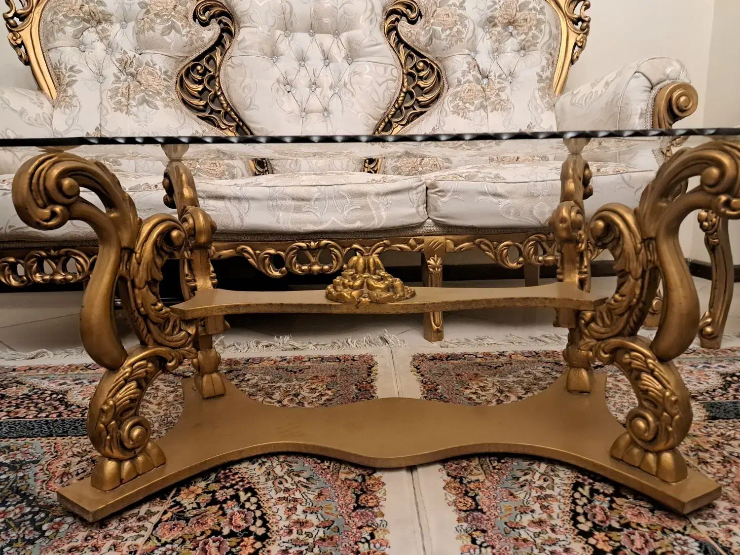 مبل سلطنتی ۹ نفره|مبلمان خانگی و میز عسلی|تهران, هفت چنار|دیوار