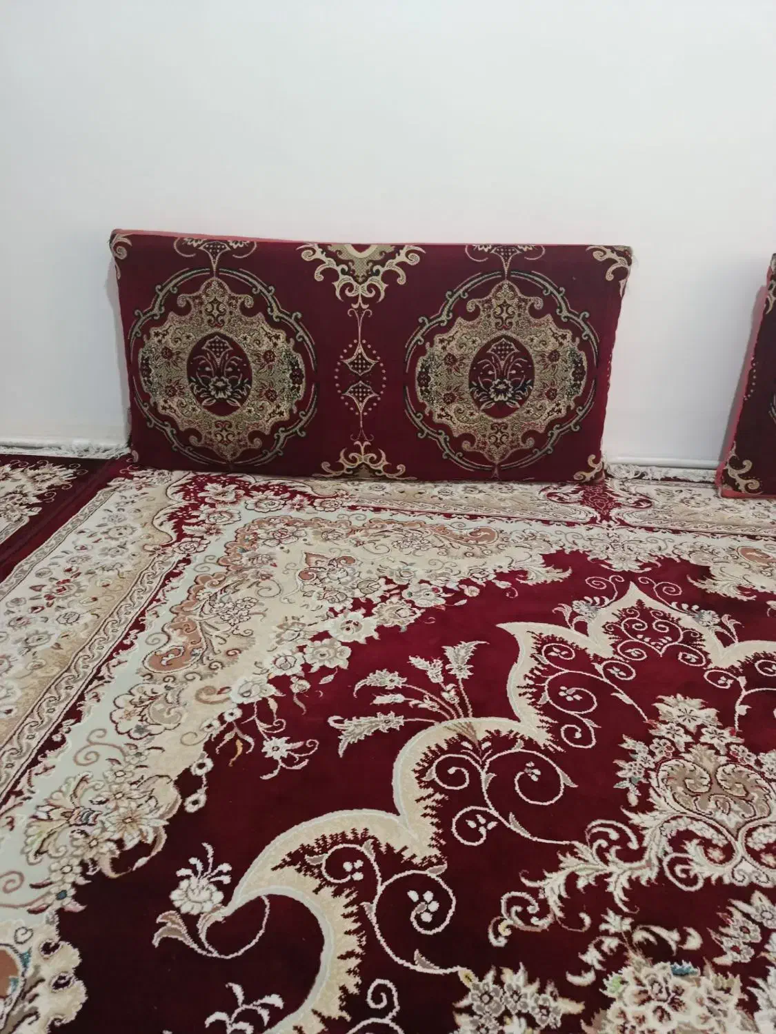 یک جفت پشتی سالم|پشتی|سبزوار, زینبیه|دیوار