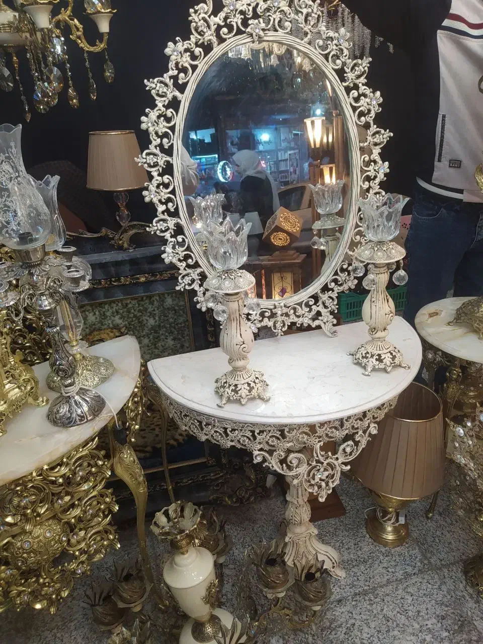 آینه شمعدان و کنسول|آینه|میانه, |دیوار