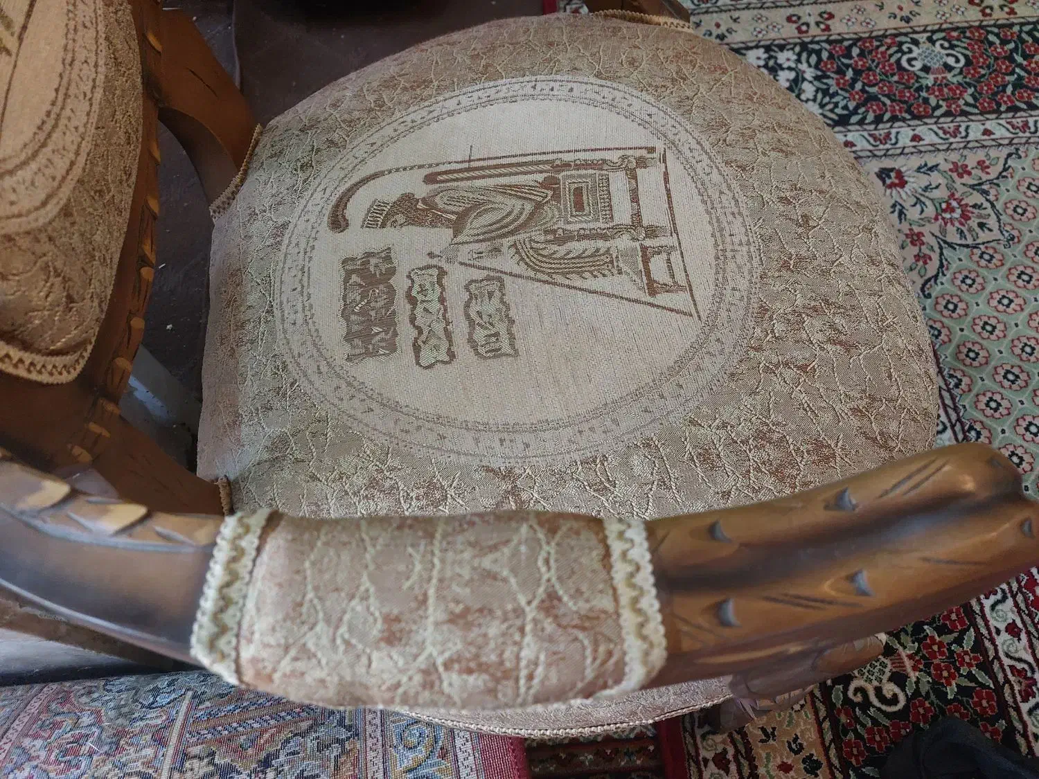 مبلمان کلاسیک ۹ نفره کاملا نو به همراه میز شیشه ای|مبلمان خانگی و میز عسلی|داراب, |دیوار