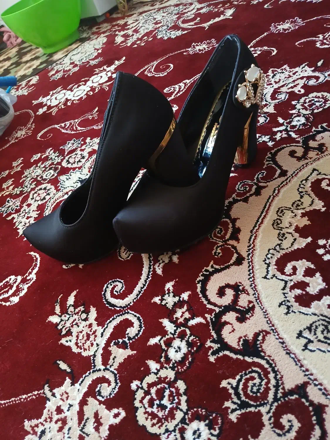 کفش مجلسی|کیف، کفش، کمربند|اسفراین, |دیوار