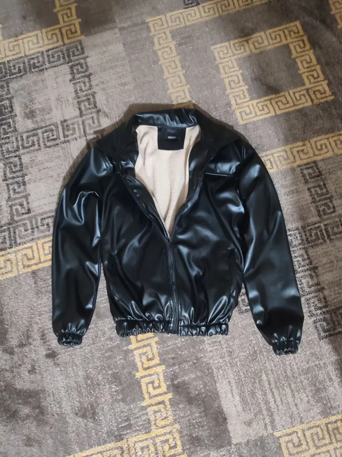 پالتو|لباس|بانه, |دیوار