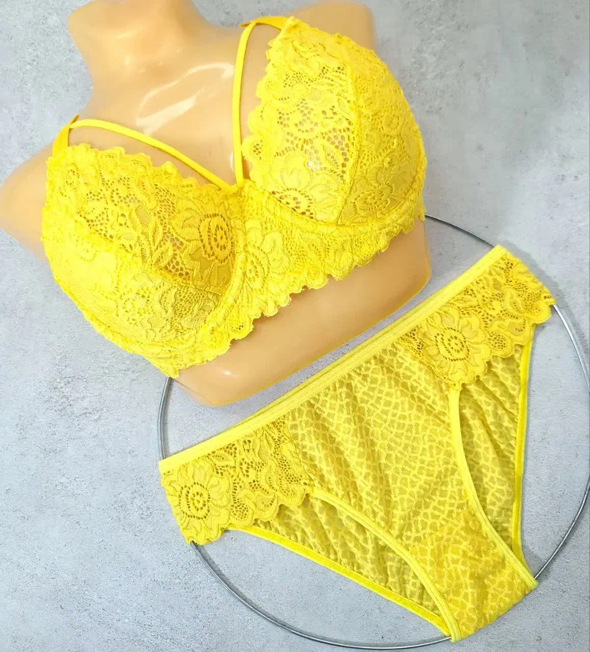 جلوبازشو تک|لباس|اصفهان, بهارستان|دیوار