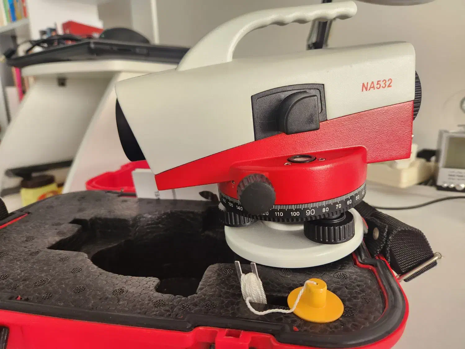 دوربین نقشه برداری NA532 با سه پایه چوبی و شاخص|مصالح و تجهیزات ساختمان|تهران, شهرک علم و فناوری|دیوار