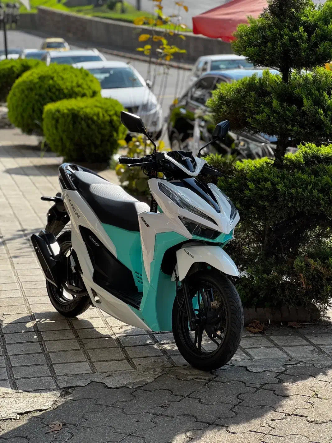 کلیک ۱۴۰۲ کم کار|موتورسیکلت|لاهیجان, شیشه گران|دیوار