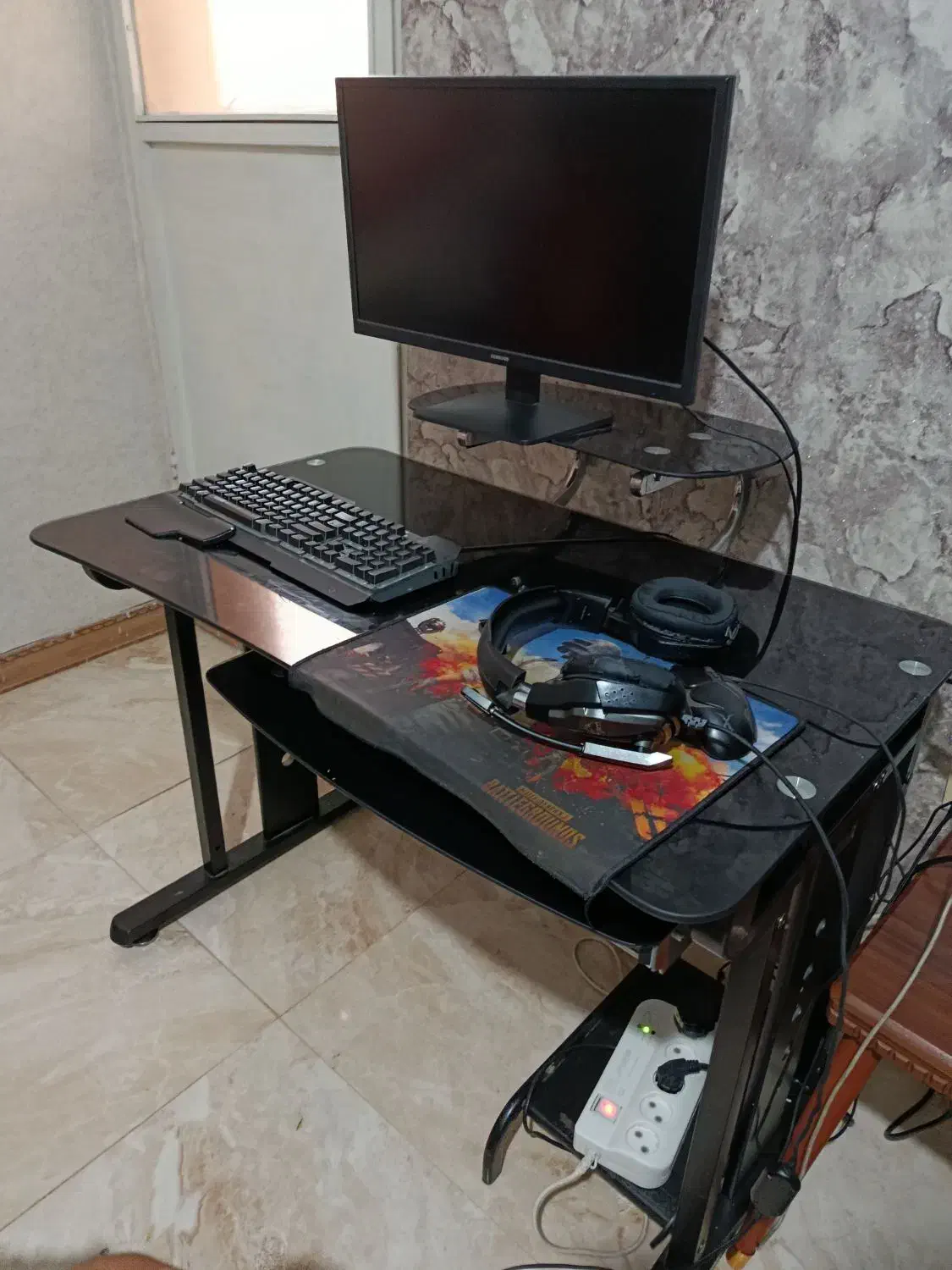 میز کامپیوتر شیشه ای ترک|میز تحریر و کامپیوتر|محمدشهر, ولدآباد|دیوار