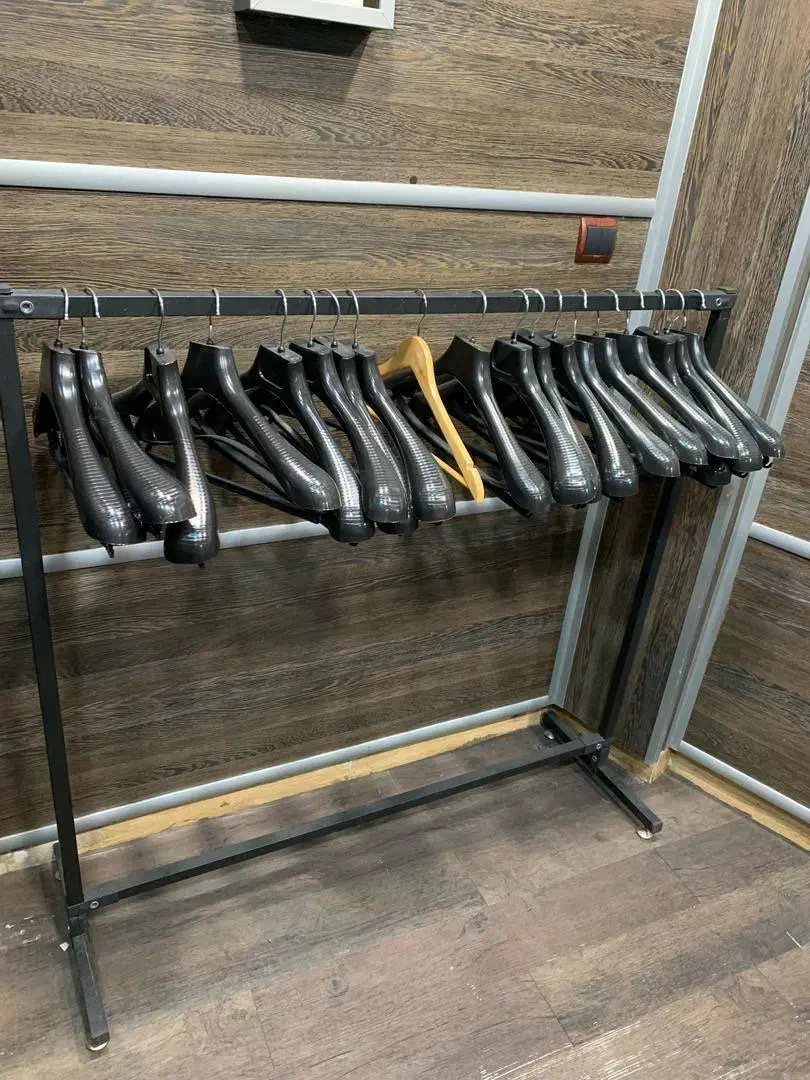 رگال و چوب لباس|بندرخت و رختآویز|رشت, لاکانی|دیوار