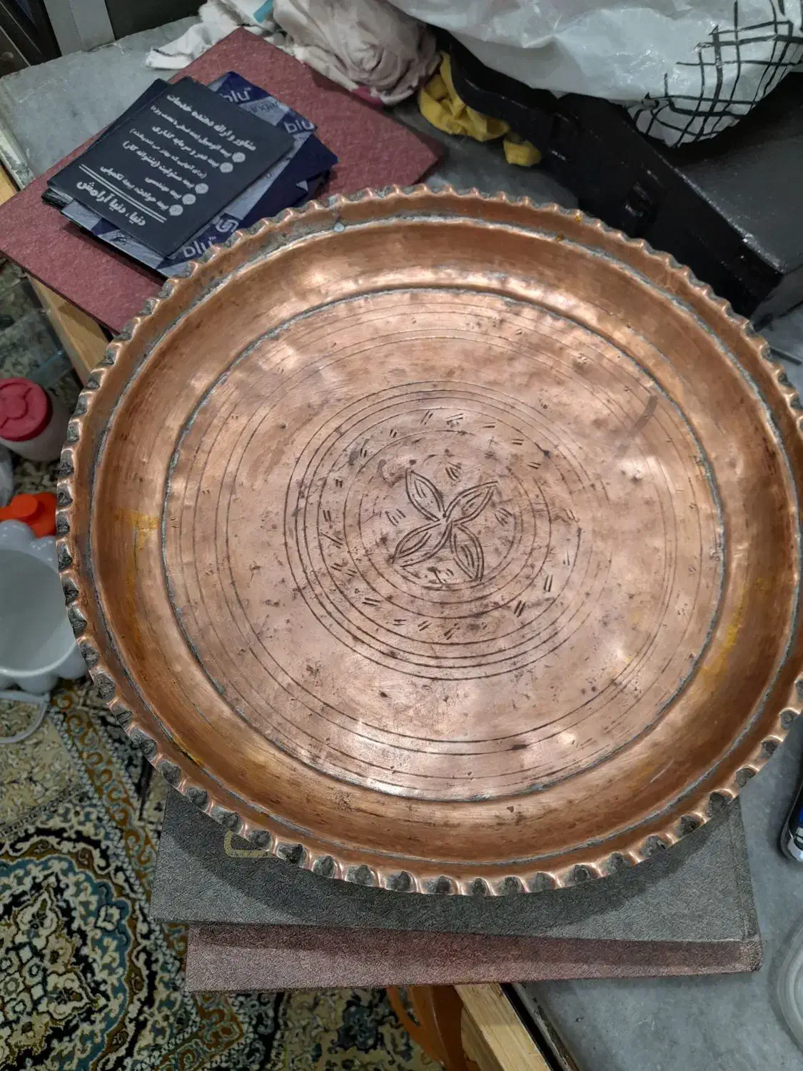 سینی مسی قدیمی کار دست وسنگین|کلکسیون اشیاء عتیقه|کرج, شهرک علی ابن ابیطالب (کوثر)|دیوار