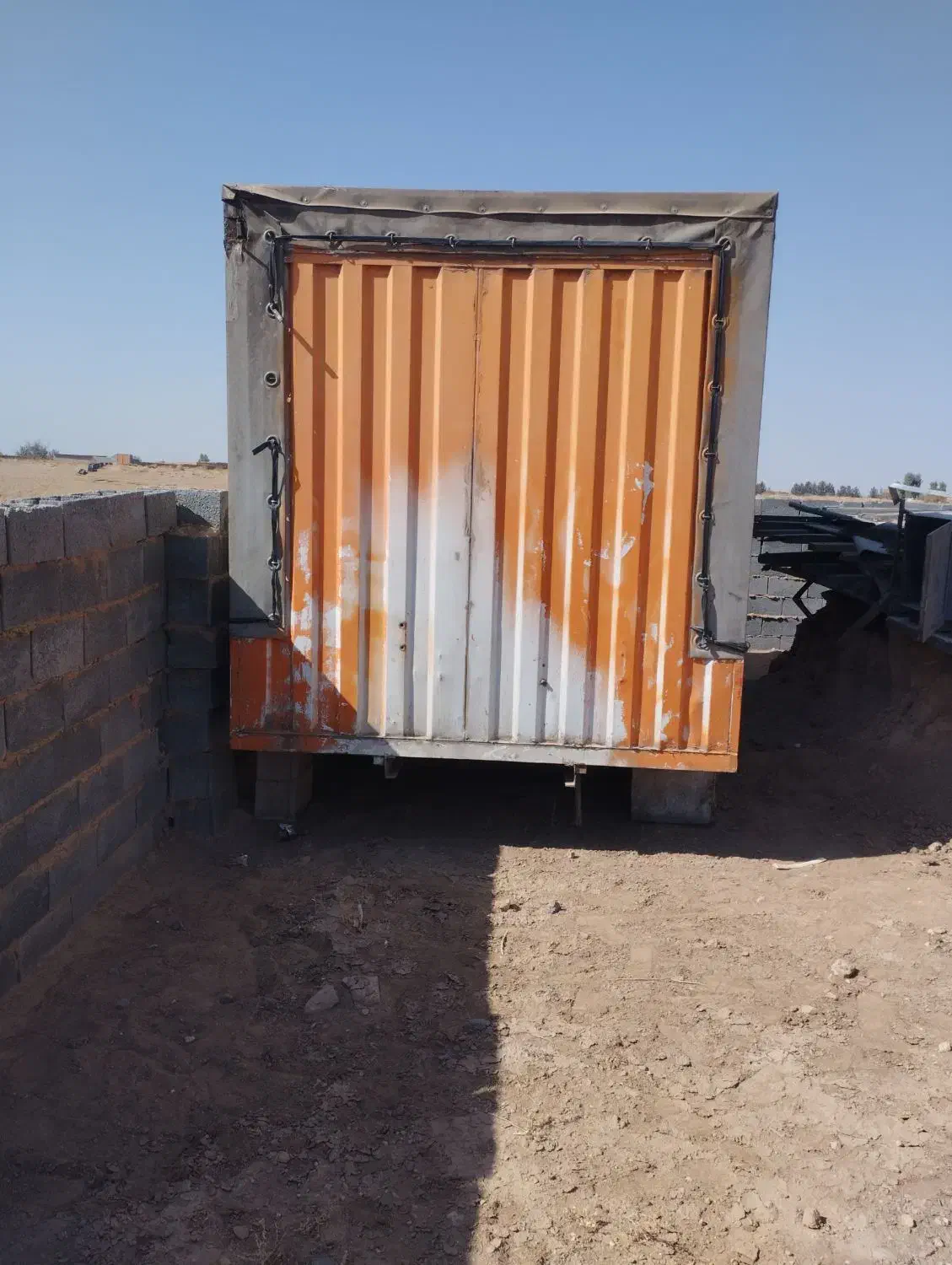 اتاق مسقف خاور بغل بازشو|خودرو سنگین|کویرات, |دیوار