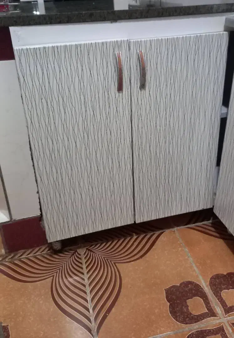 کابینت فلزی و شیشه ای دست دوم|حراج|بروجن, |دیوار