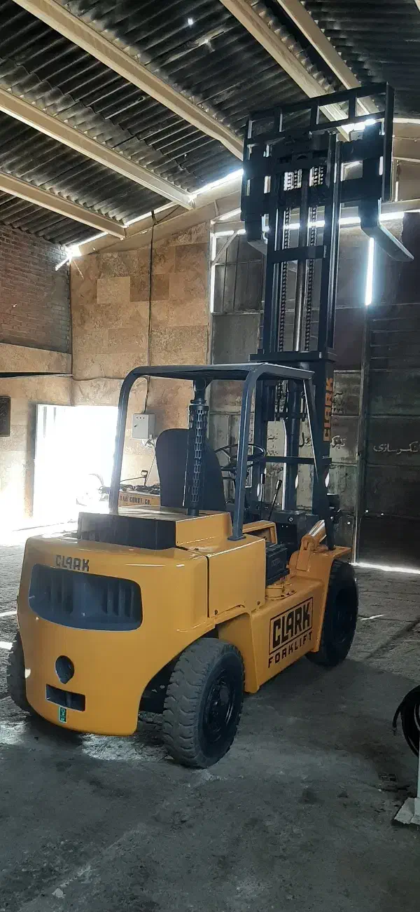 لیفتراک کلارک 4تن دیزل اتومات|خودرو سنگین|تهران, شهید رجایی|دیوار