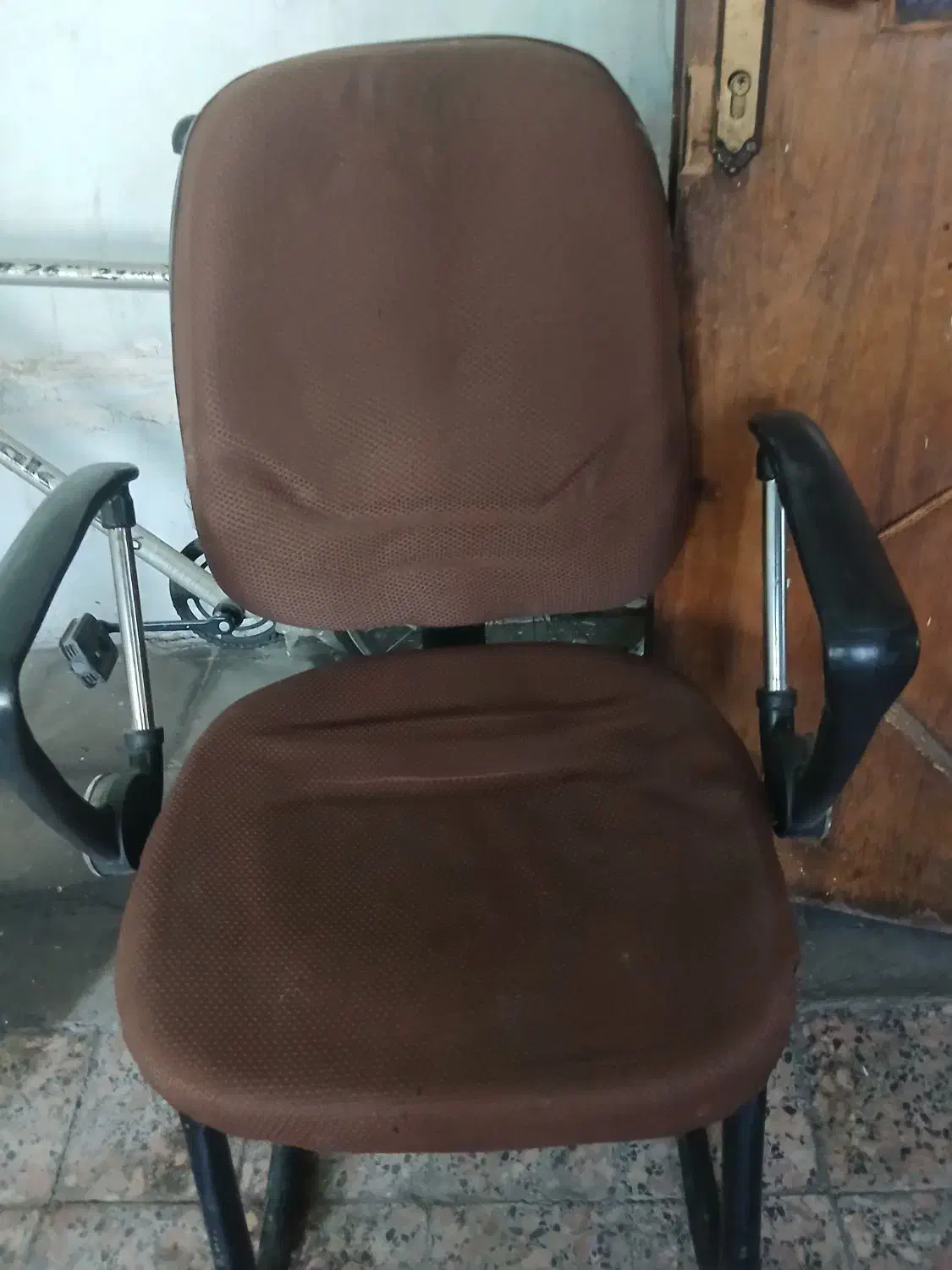 صندلی ساده و چرخی|صندلی و نیمکت|بروجرد, |دیوار