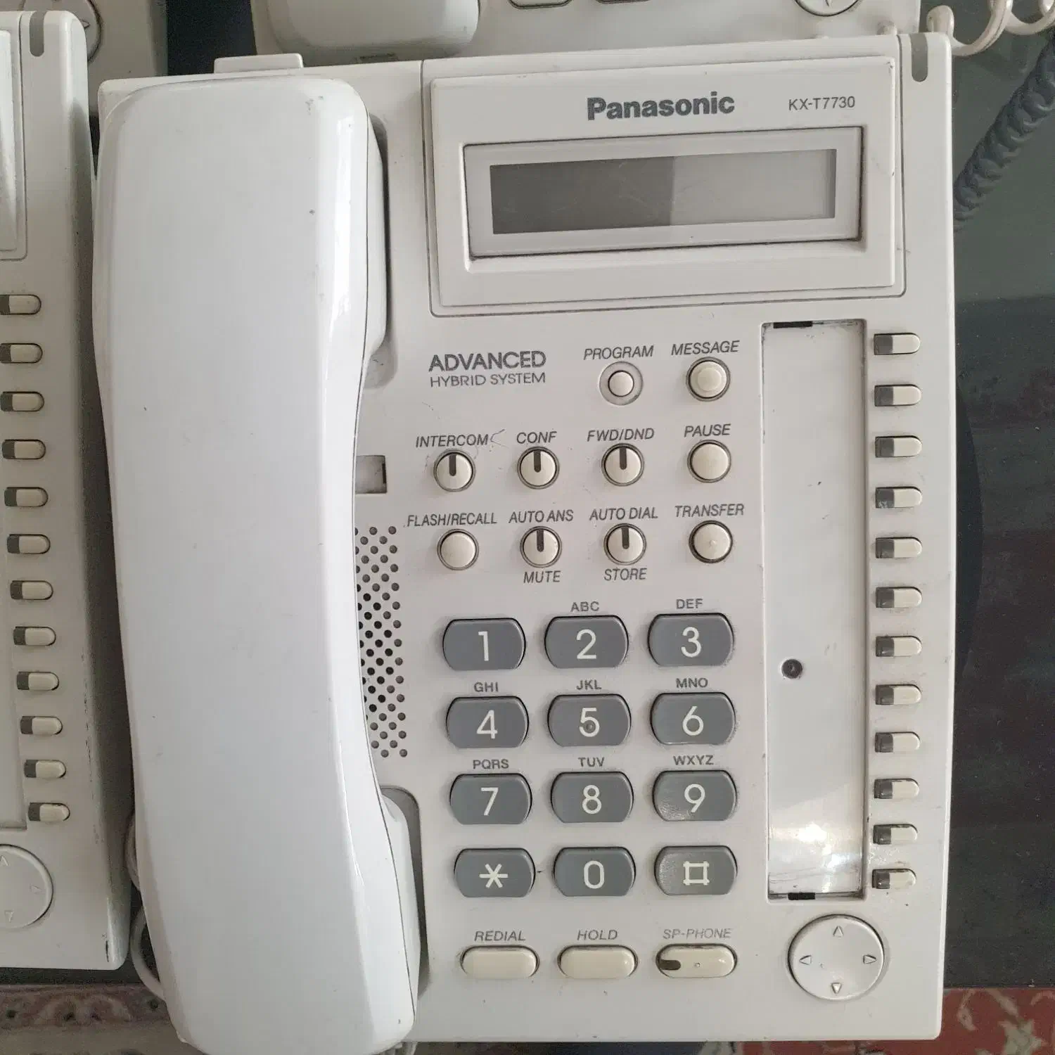 یک دستگاه سانترال به همراه ۹ عدد گوشی|تلفن رومیزی|تهران, اختیاریه|دیوار