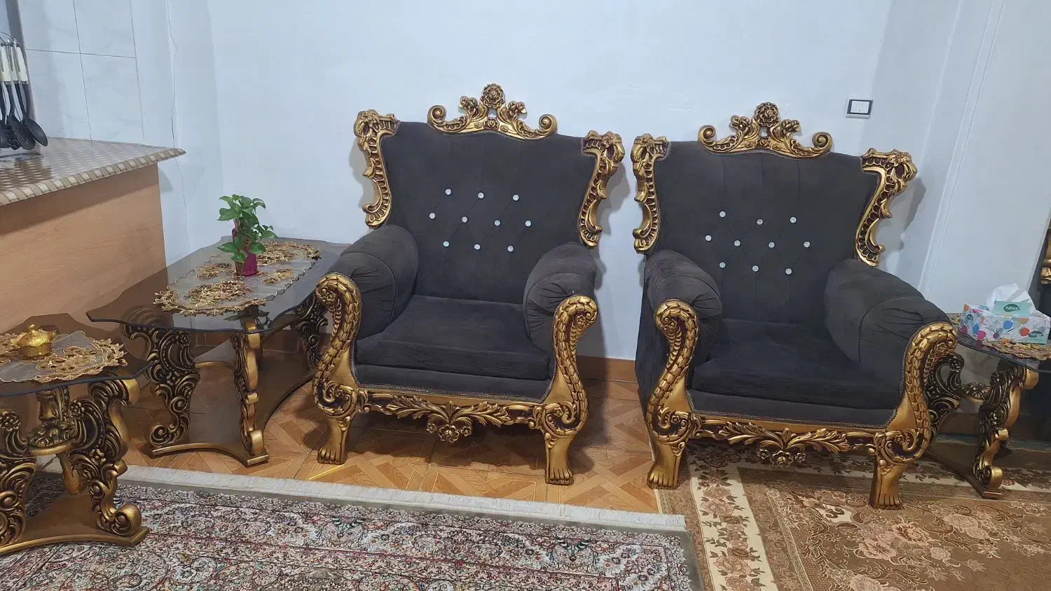 مبل سلطنتی|مبلمان خانگی و میز عسلی|رشت, شهرک آیت الله منتظری|دیوار