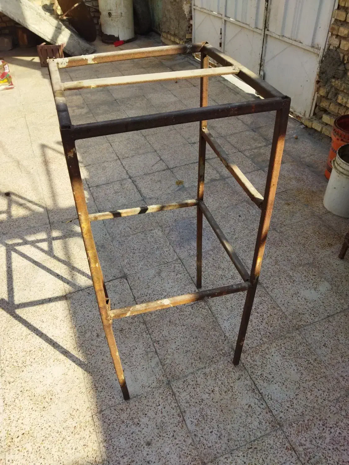 چهارپایه آهنی|صندلی و نیمکت|بندر ماهشهر, |دیوار