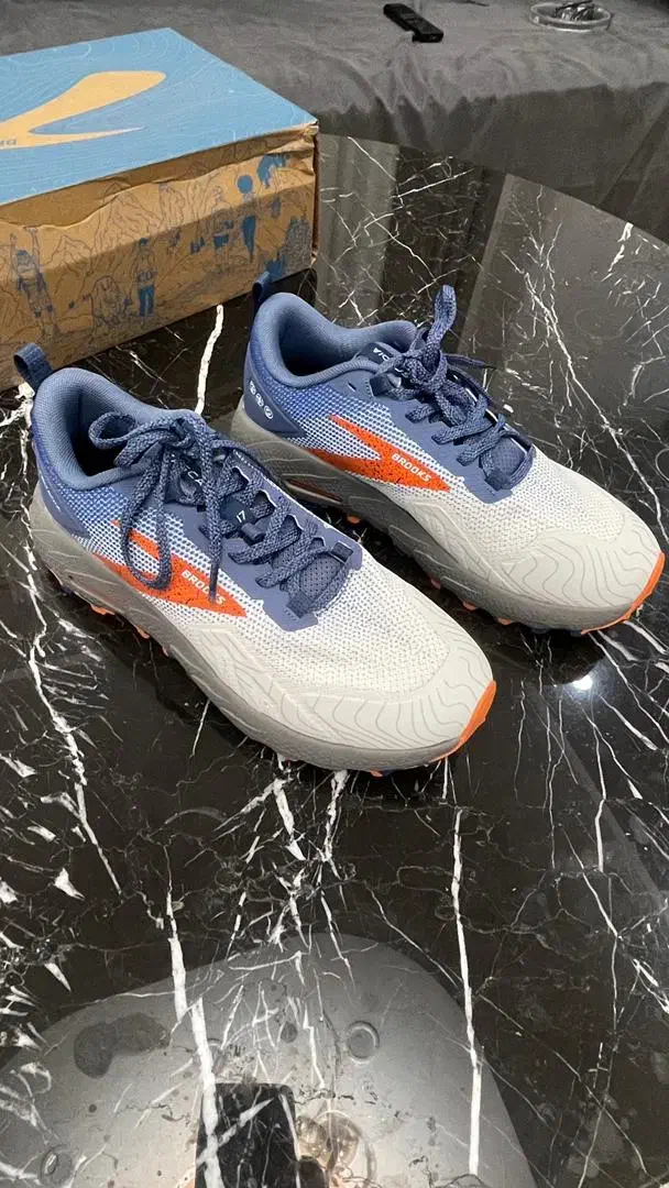 کتونی اورجینال بروکس آمریکایی زیر قیمت فروشگاه|کیف، کفش، کمربند|رشت, منظریه|دیوار