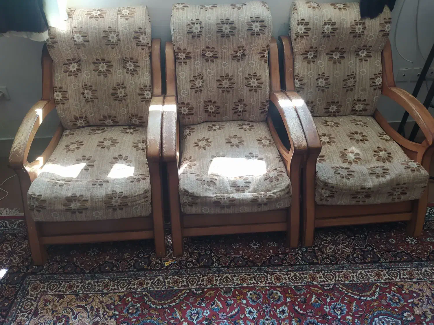 مبل قدیمی ولی سالم|مبلمان خانگی و میز عسلی|لاران, |دیوار