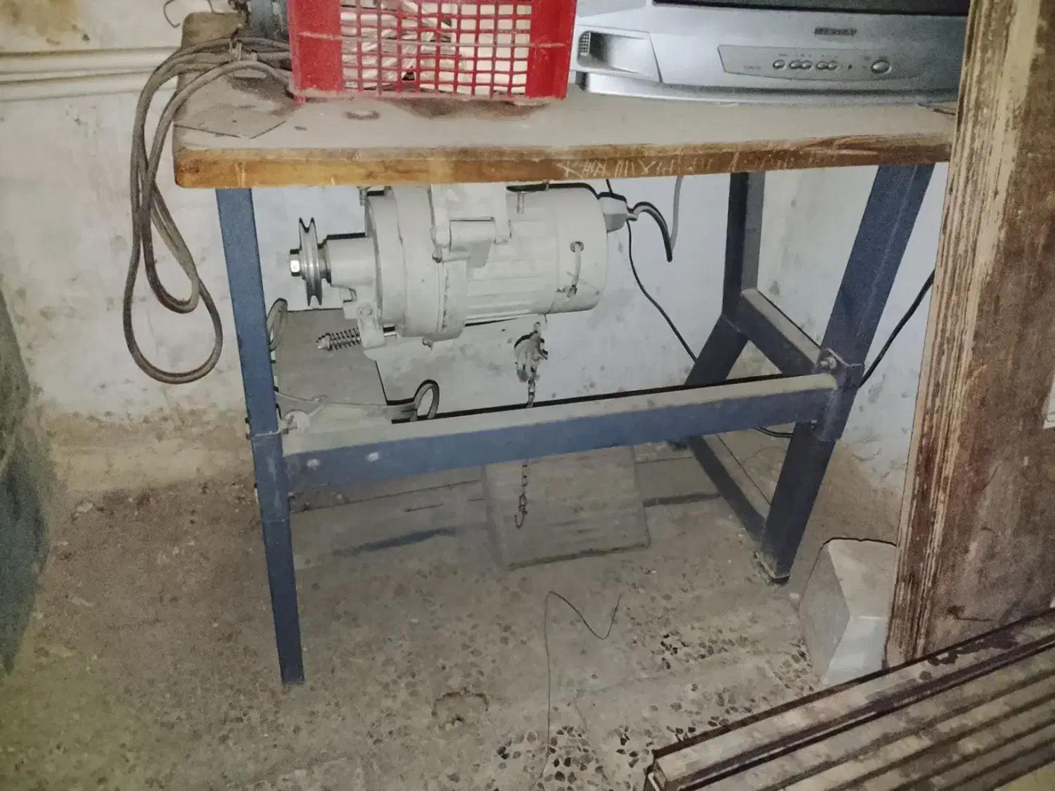 میز چرخ خیاطی|چرخ خیاطی و ریسندگی|اصفهان, برازنده|دیوار