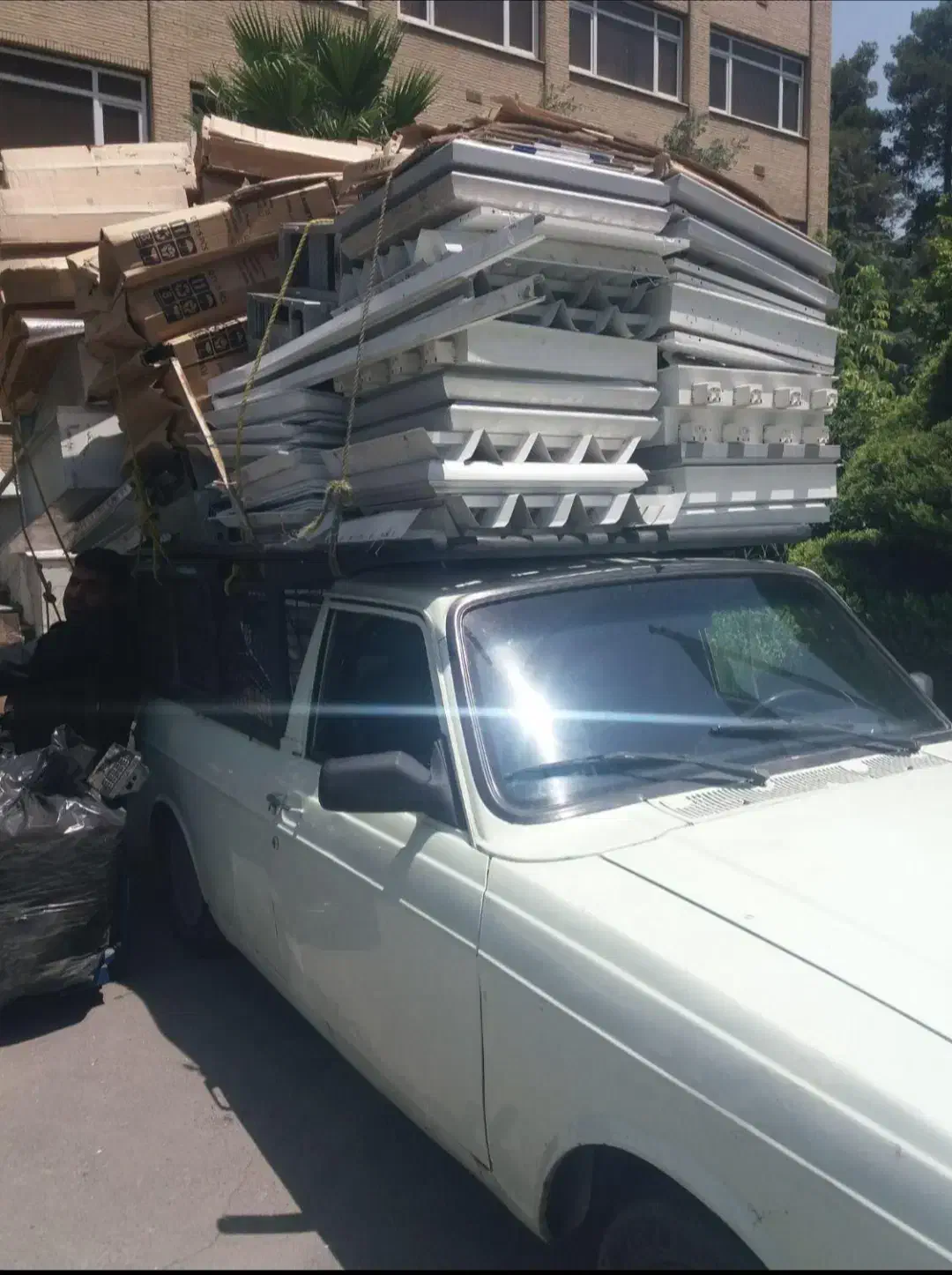 خرید فروش ضایعات آهن کارتون درب منزل|عمدهفروشی|رشت, جانبازان|دیوار