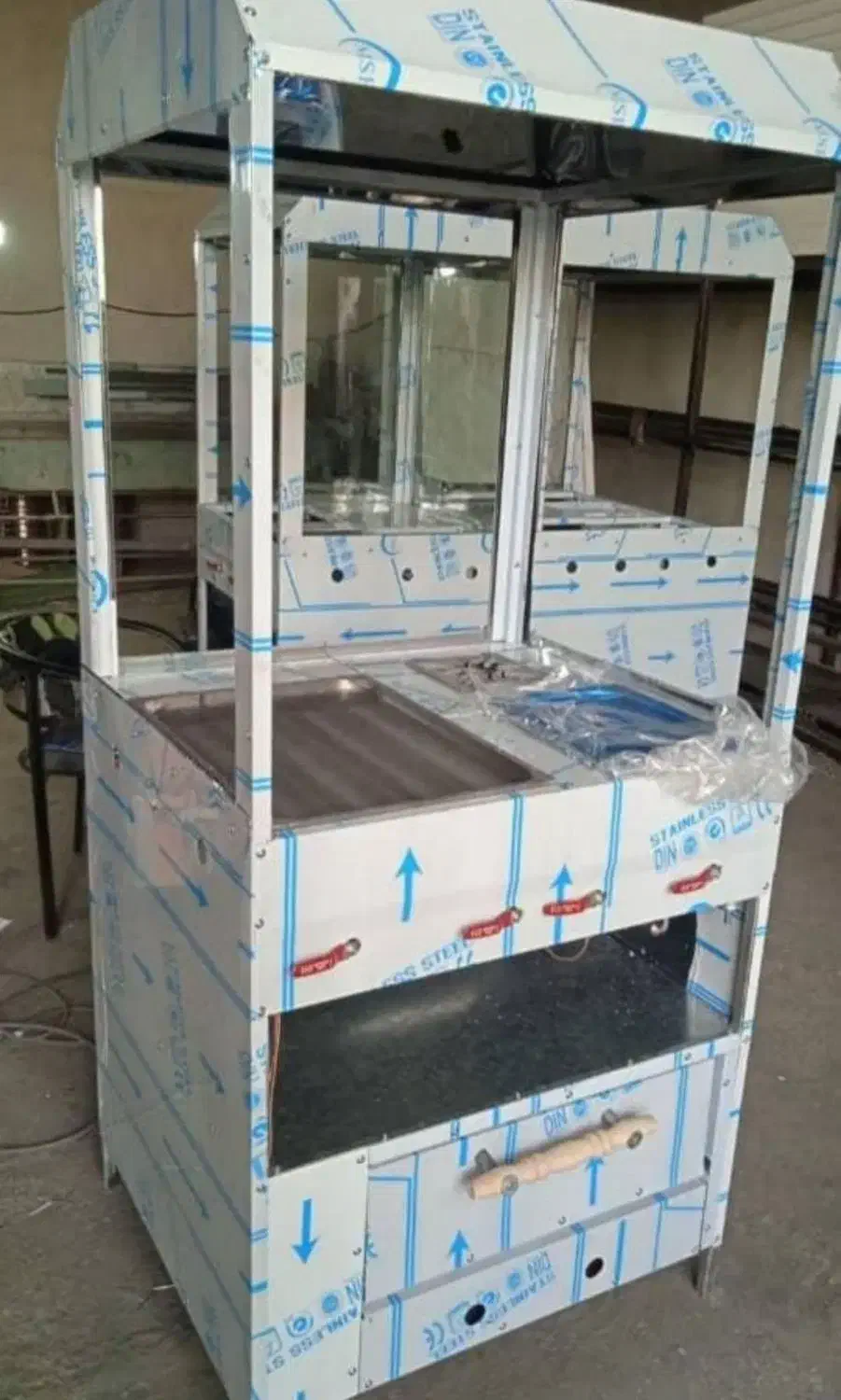 نهایت زیباتابلوویترینی ساندویچی گل زارفرساندویچی|کافی‌شاپ و رستوران|نسیم‌شهر, |دیوار