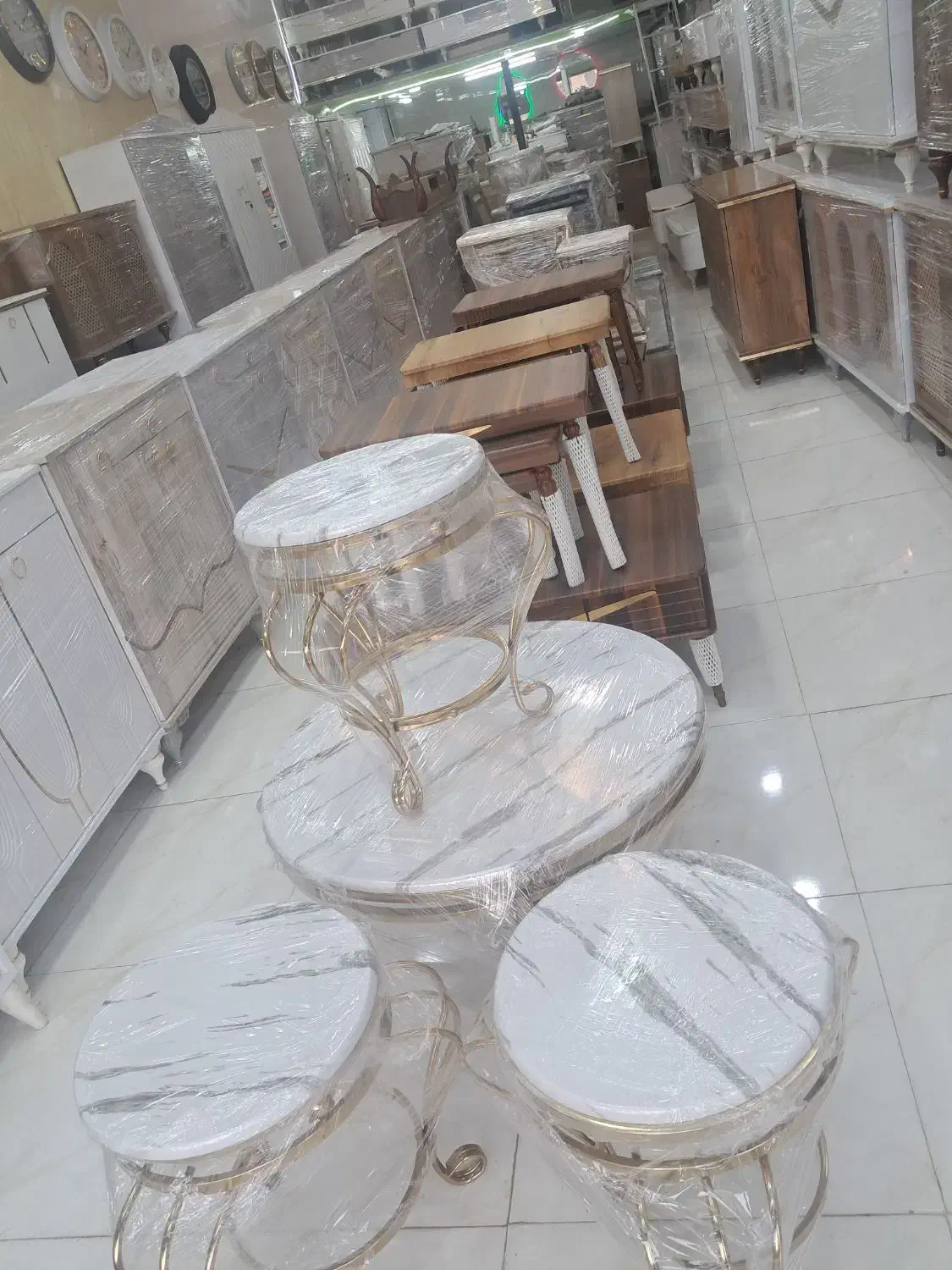 جلومبلی و عسلی فلزی وکیوم شیک با گارانتی|مبلمان خانگی و میز عسلی|ملایر, |دیوار