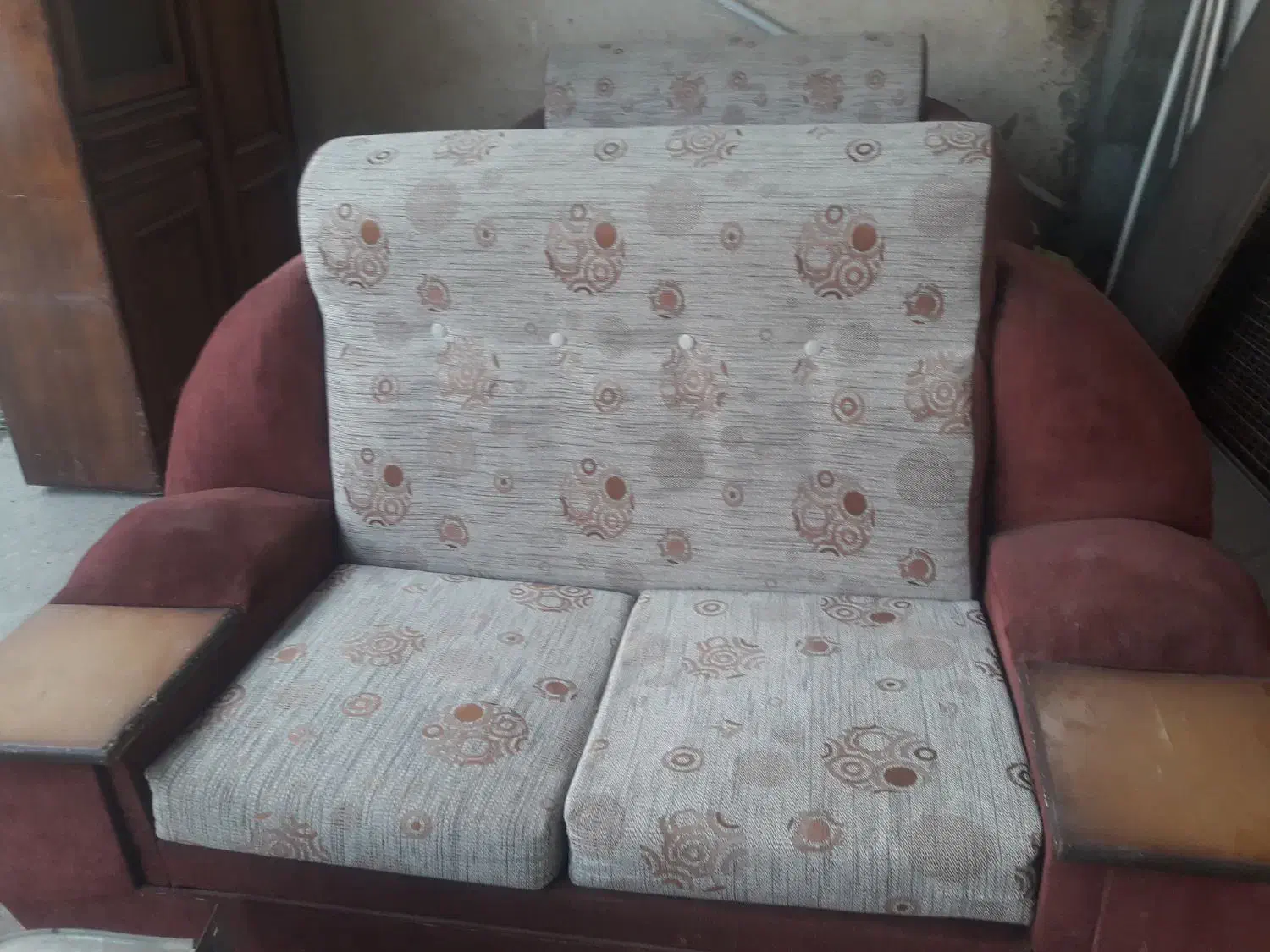 دو عددمبل راحتی بزرگ سالم و شیک|مبلمان خانگی و میز عسلی|اصفهان, سرتاوه|دیوار