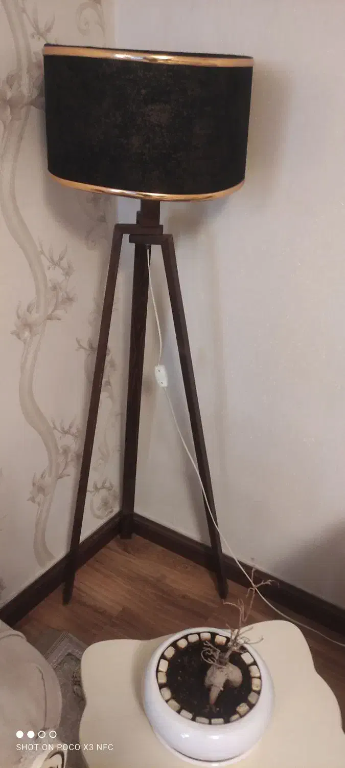 آباژور در حد نو|چراغ خواب و آباژور|صدرا-فارس, فاز ۱|دیوار