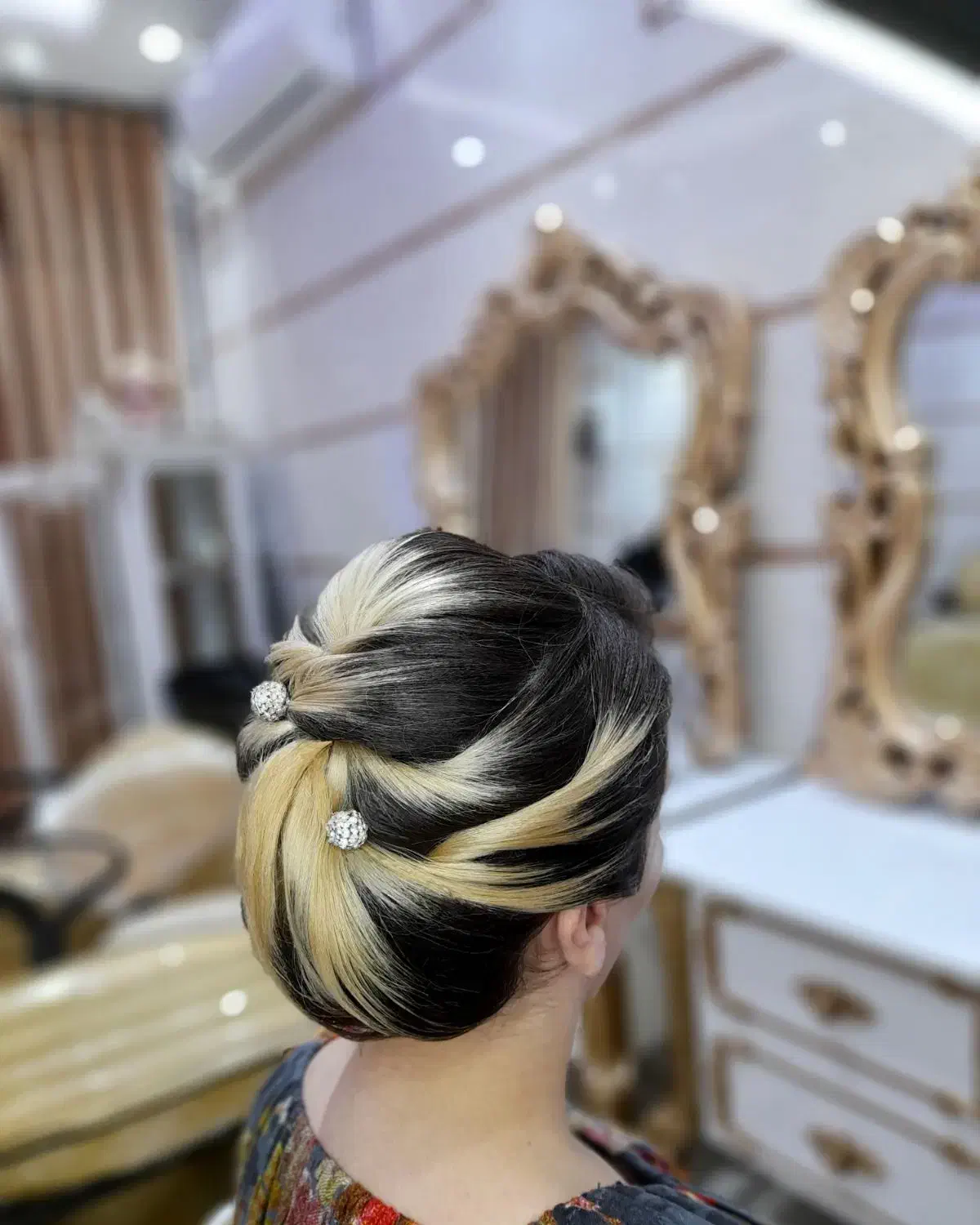 میکاپ و شینیون با نازلترین قیمت|خدمات آرایشگری و زیبایی|رشت, دیانتی|دیوار