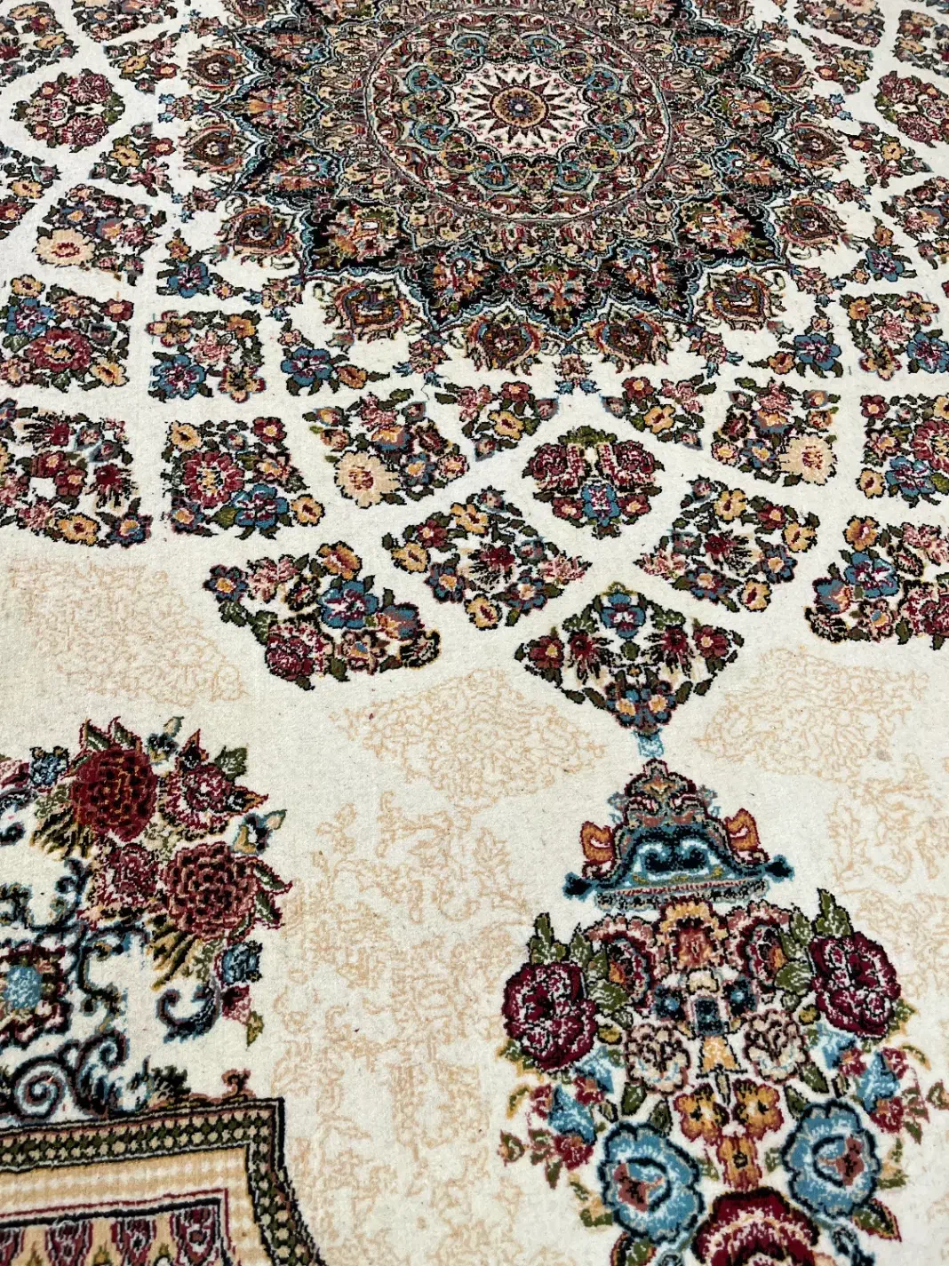 ۲عدد فرش ۹متری ۷۰۰شانه|فرش|رشت, دیانتی|دیوار