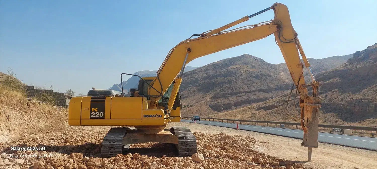 بیل ۲۲۰ کوماتسو مدل۲۰۱۱|خودرو سنگین|شیراز, حومه شیراز|دیوار