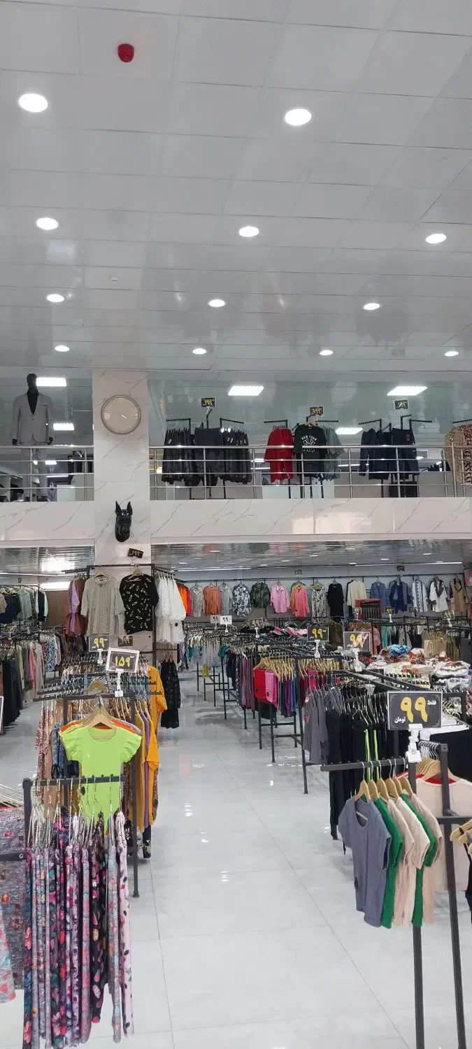 به دو همکار خانم نیازمندیم جهت کار در پوشاک|استخدام خدمات فروشگاه و رستوران|هشتگرد, هشتگرد قدیم|دیوار