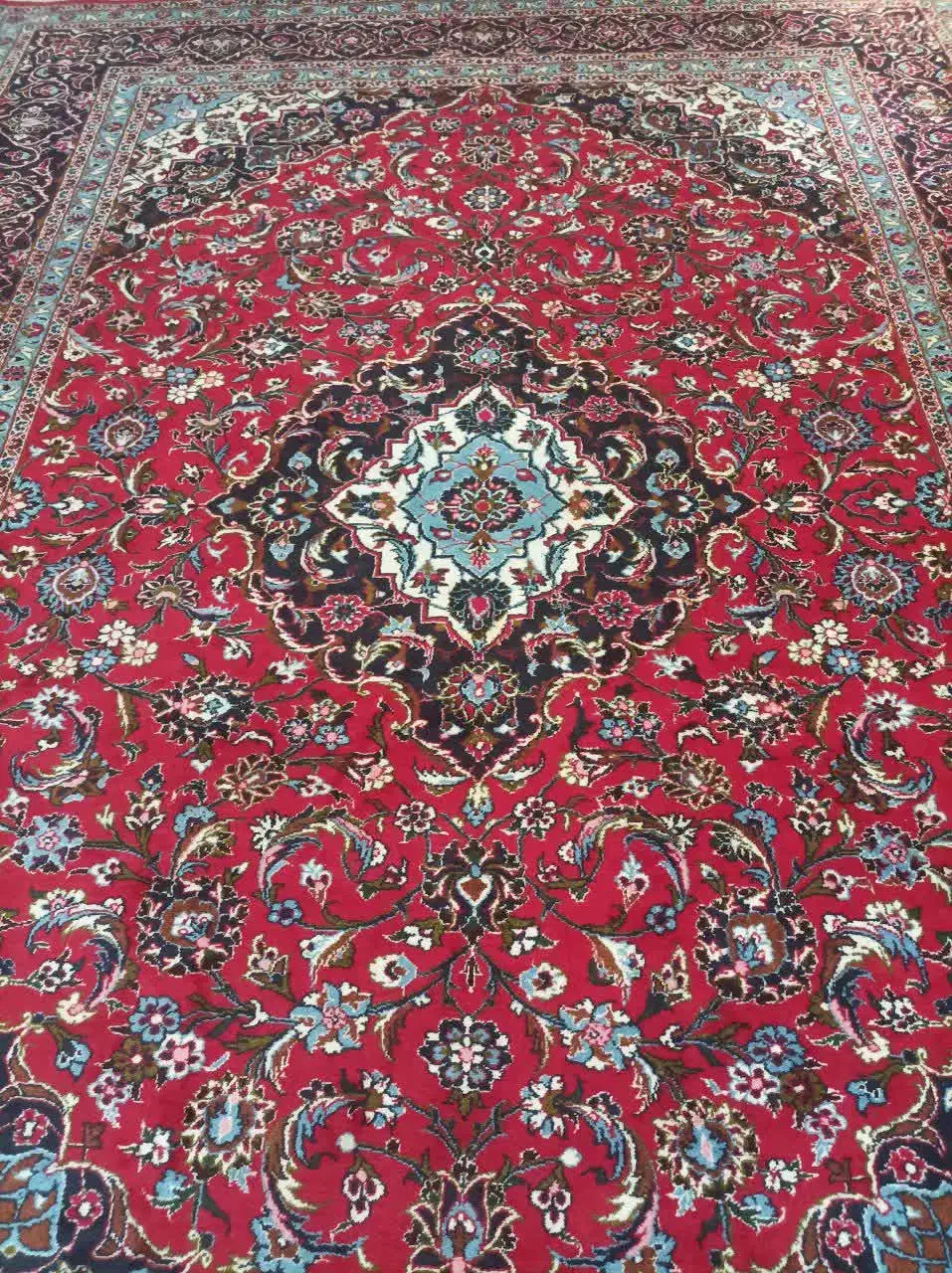 فرش دستباف نجف آبادی زمینه لاکی|فرش|اصفهان, آهنگران|دیوار