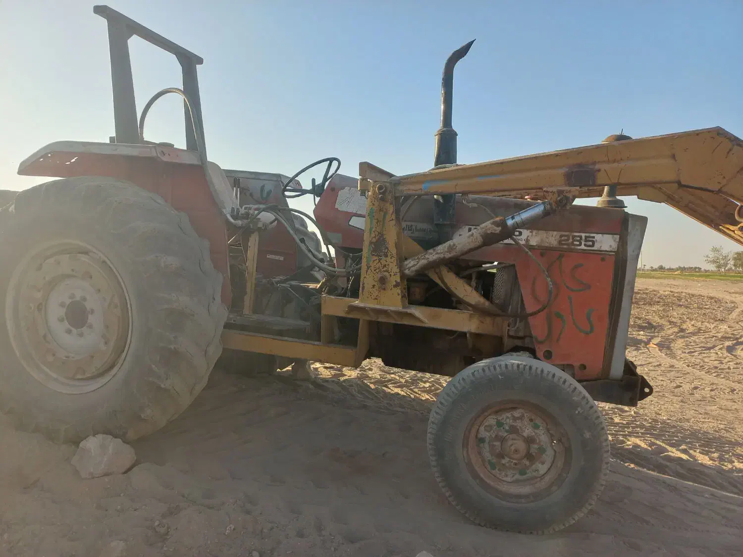 ترکتور|خودرو سنگین|خاش, |دیوار